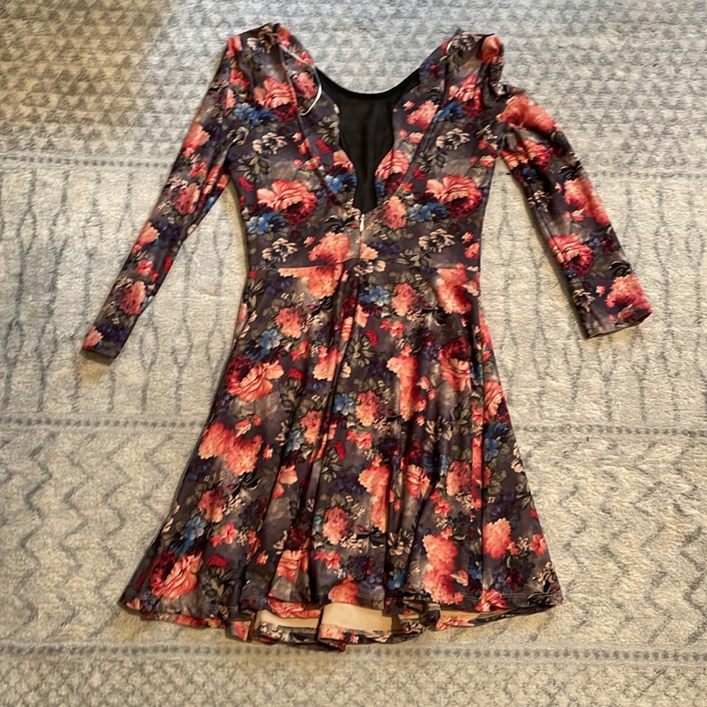 Women dress - Picture 6 of 8